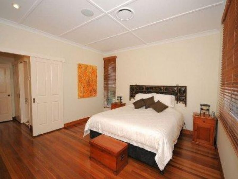 602 The Esplanade, Urangan QLD 4655