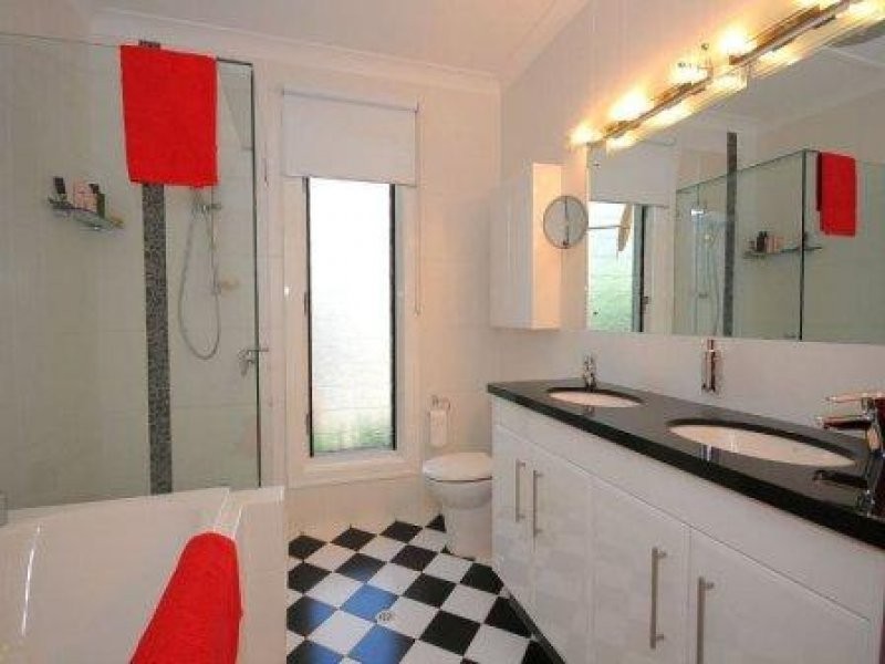 602 The Esplanade, Urangan QLD 4655