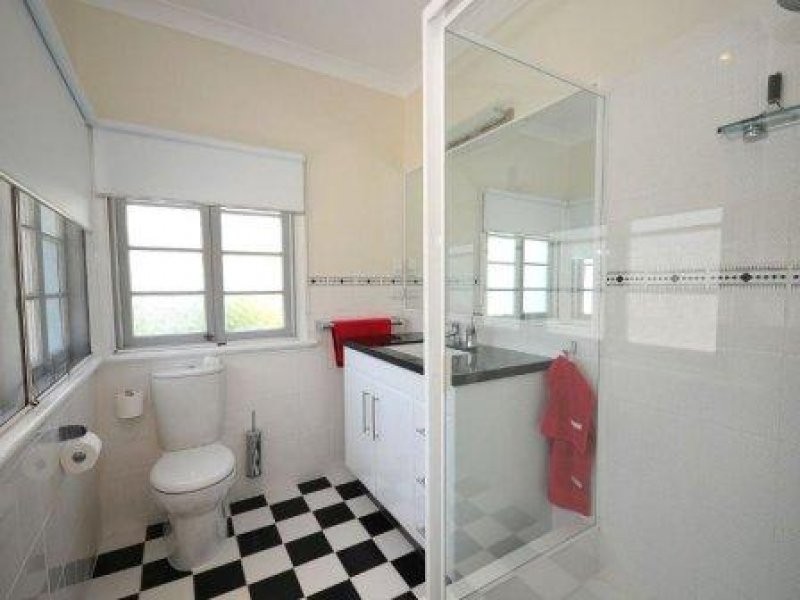 602 The Esplanade, Urangan QLD 4655