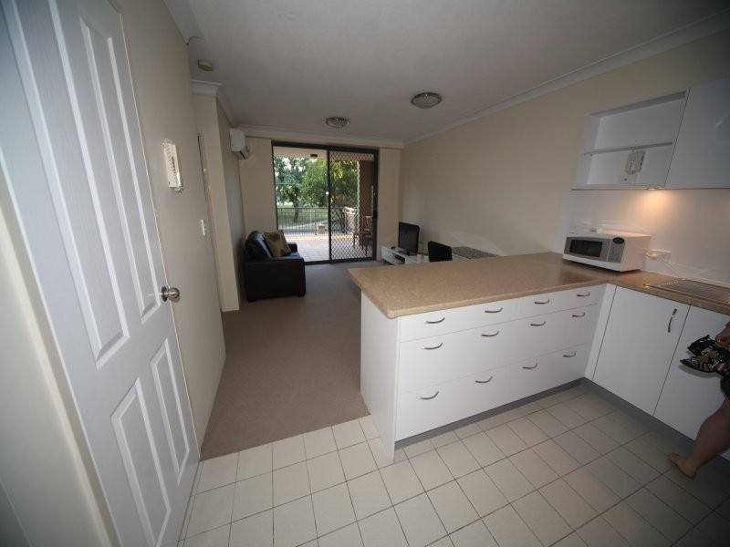 Unit 1  / 300 Sir Fred Schonell Drive, St Lucia QLD 4067