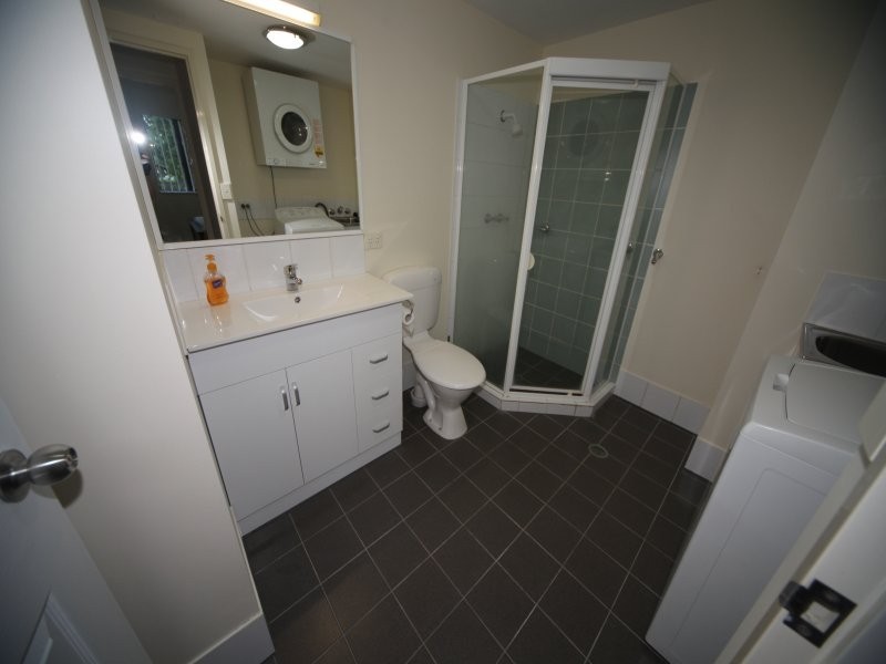 Unit 1  / 300 Sir Fred Schonell Drive, St Lucia QLD 4067