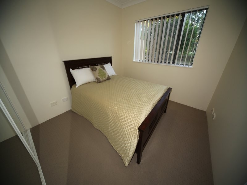 Unit 1  / 300 Sir Fred Schonell Drive, St Lucia QLD 4067