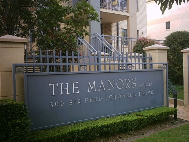 Unit 1  / 300 Sir Fred Schonell Drive, St Lucia QLD 4067