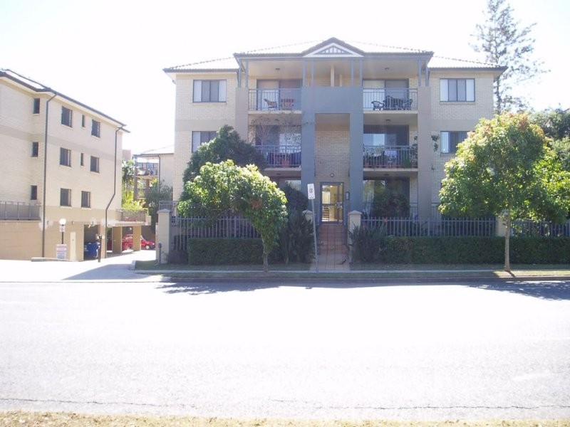 Unit 1  / 300 Sir Fred Schonell Drive, St Lucia QLD 4067