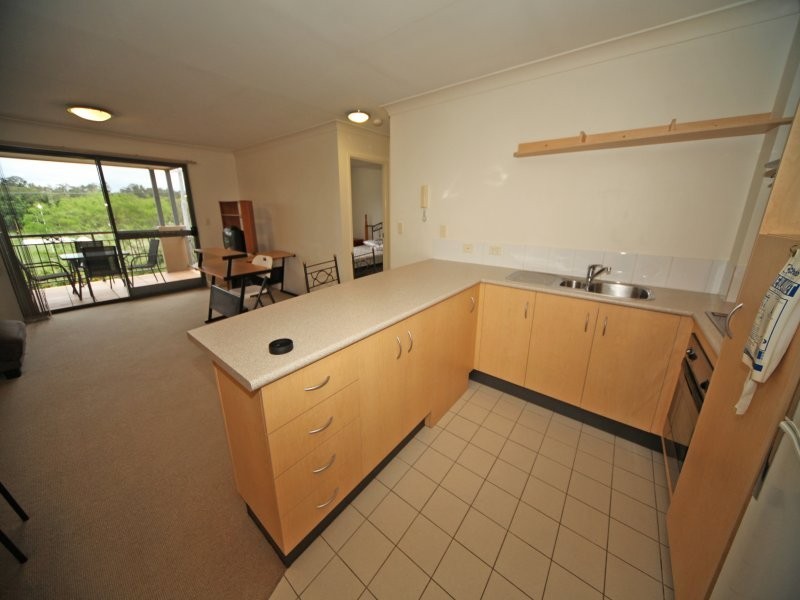 Unit 1  / 300 Sir Fred Schonell Drive, St Lucia QLD 4067