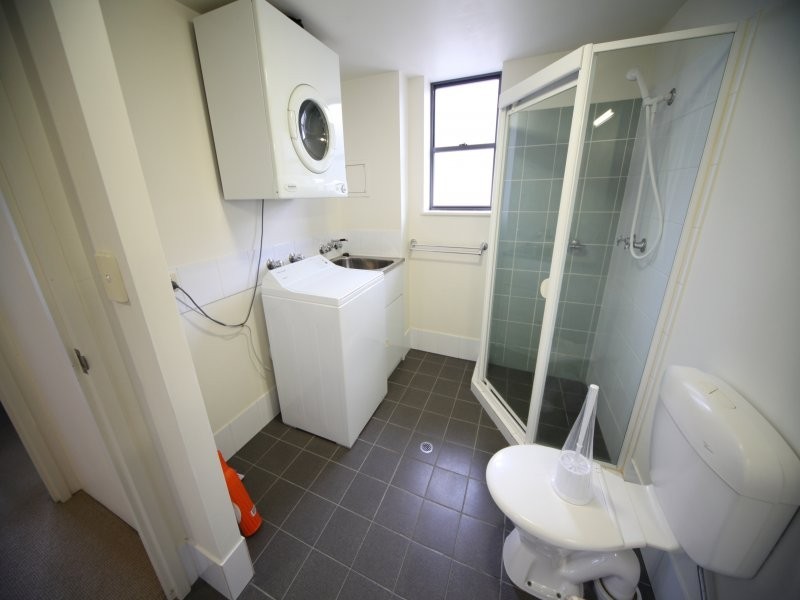 Unit 1  / 300 Sir Fred Schonell Drive, St Lucia QLD 4067