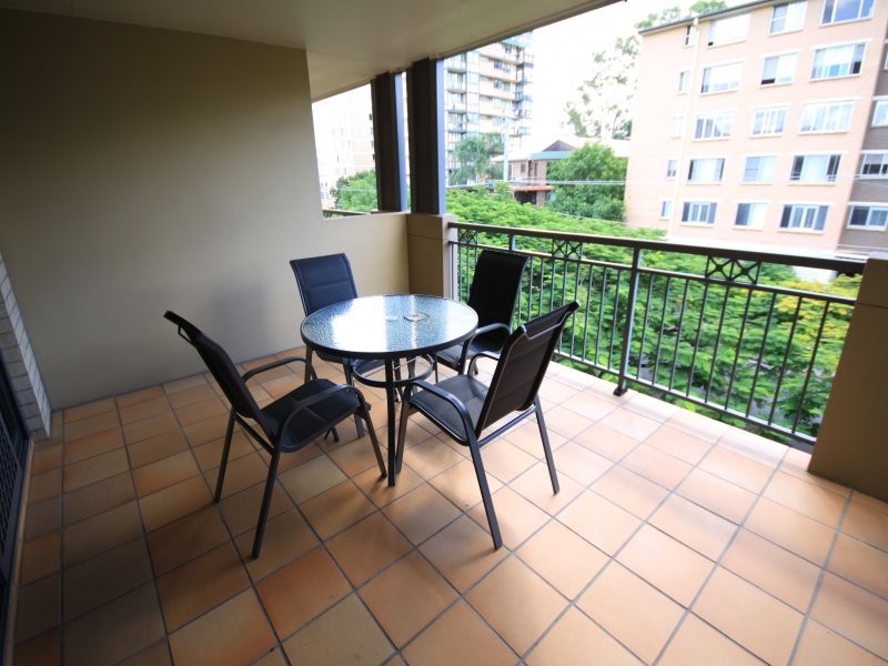 Unit 1  / 300 Sir Fred Schonell Drive, St Lucia QLD 4067