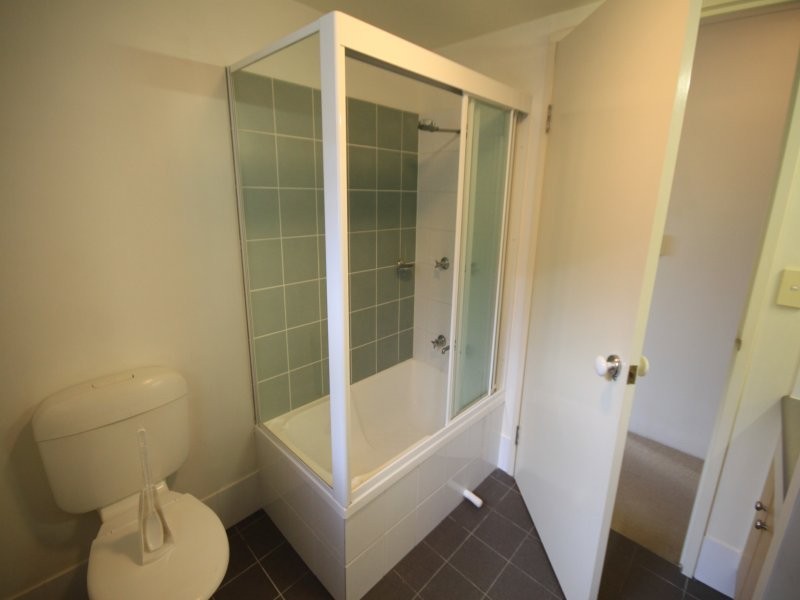 Unit 1  / 300 Sir Fred Schonell Drive, St Lucia QLD 4067