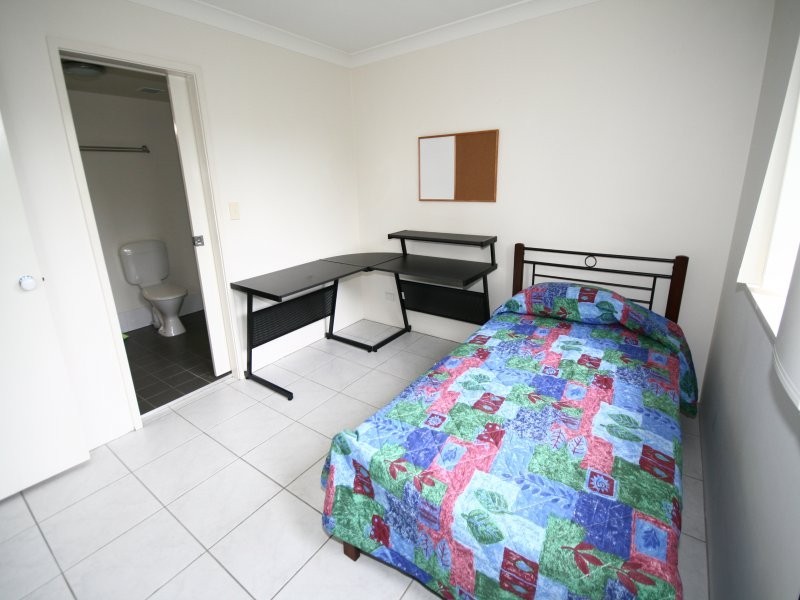 1  / 300 Sir Fred Schonell Drive, St Lucia QLD 4067