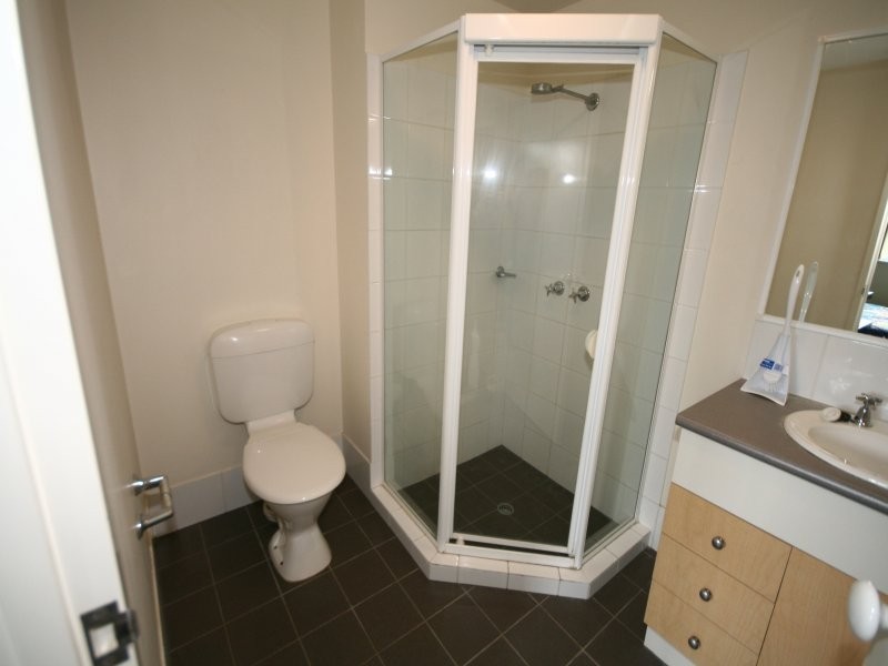 1  / 300 Sir Fred Schonell Drive, St Lucia QLD 4067