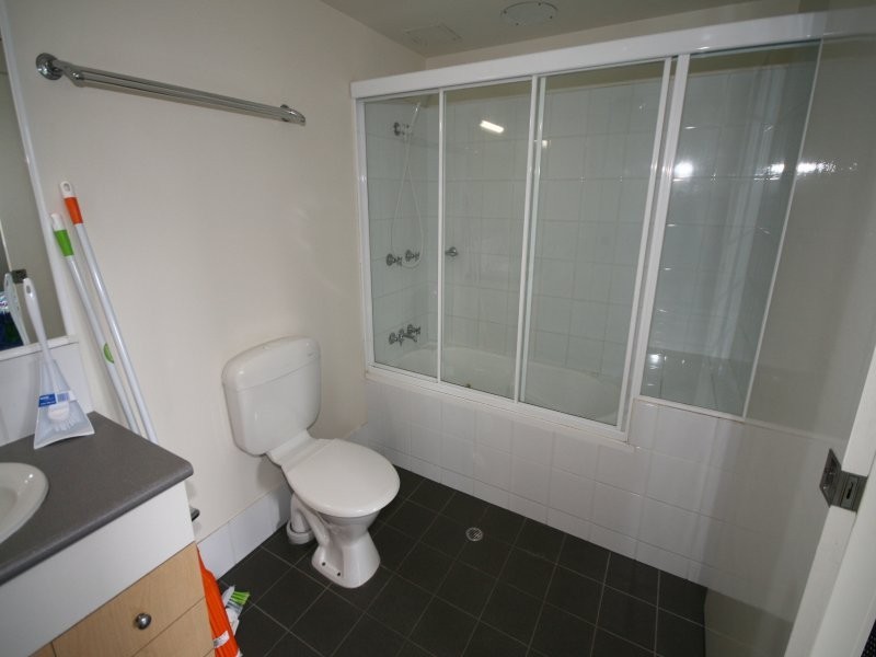 1  / 300 Sir Fred Schonell Drive, St Lucia QLD 4067