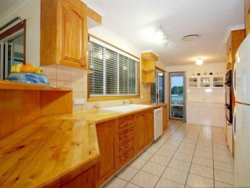 44 Long St, Point Vernon QLD 4655