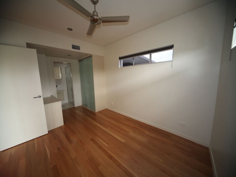 221 Sir Fred Schonell Drive Sir Fred Schonell Drive, St Lucia QLD 4067