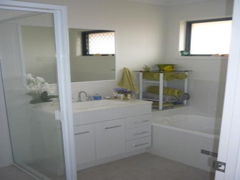 72 Moonstone Drive, Urangan QLD 4655