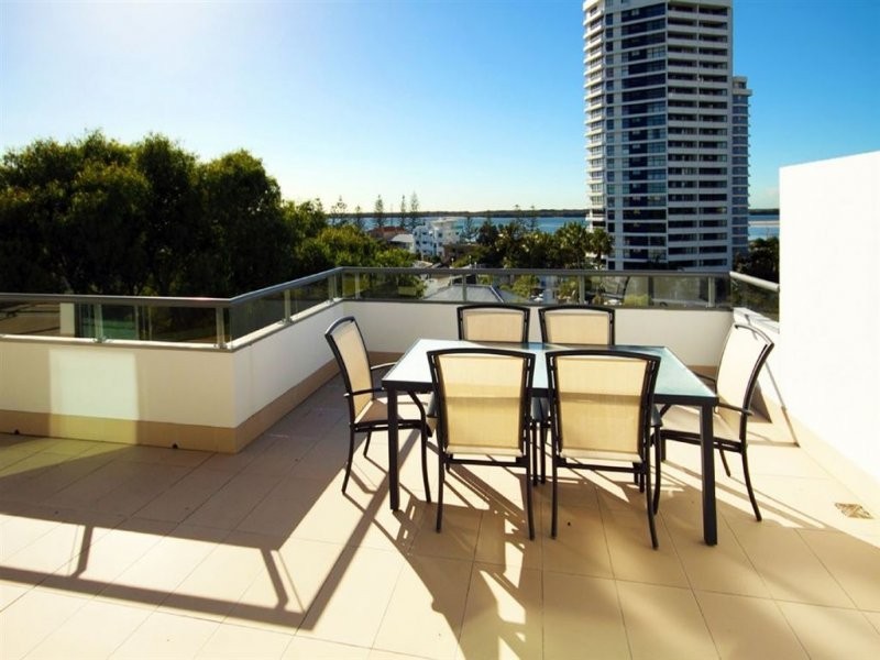 28 Bayview Street, Runaway Bay QLD 4216