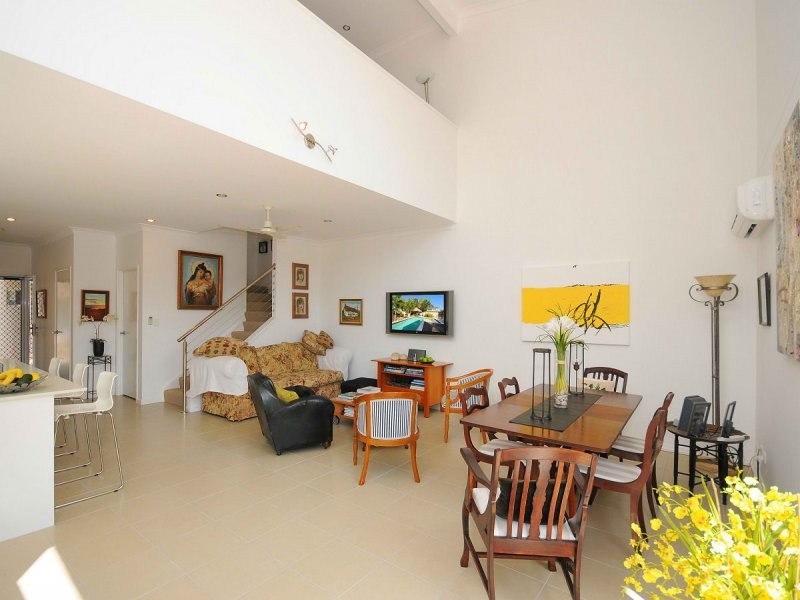 71 Elizabeth st, Urangan QLD 4655