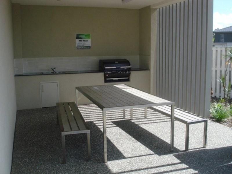 9/1 Belongil Street, Pacific Pines QLD 4211