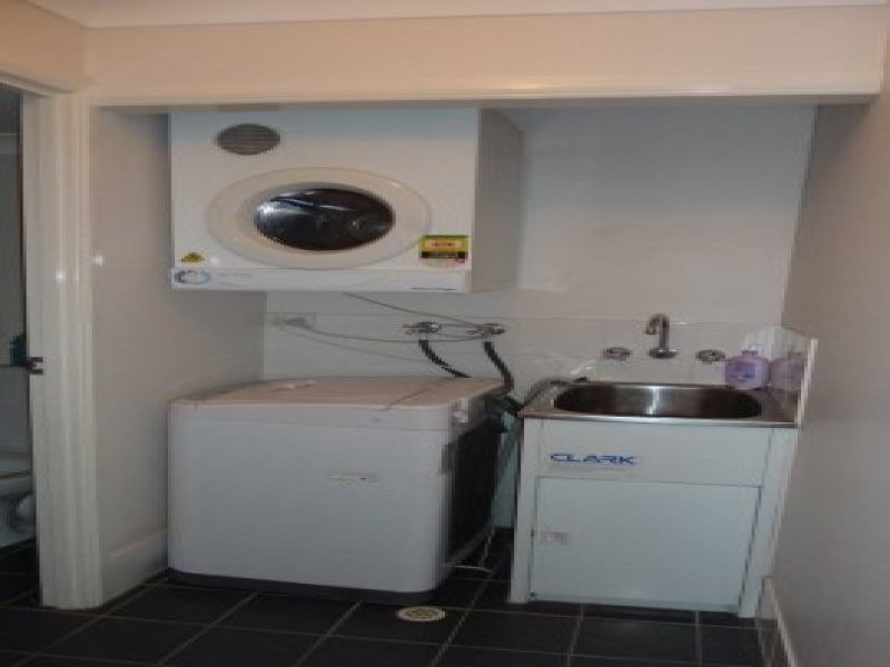 Moggill Rd, Taringa QLD 4068