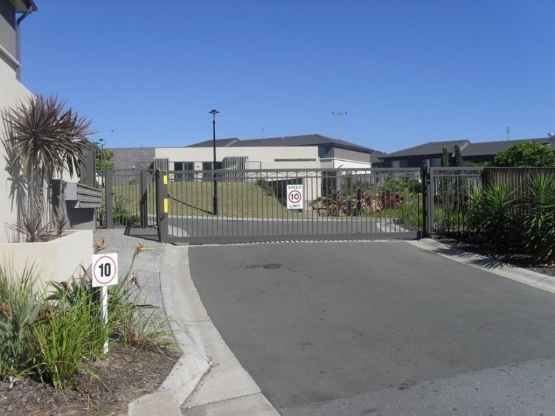 17/1 Belongil Street, Pacific Pines QLD 4211