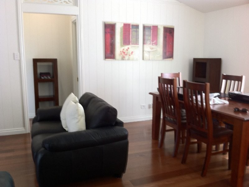 12 Kings Road, Taringa QLD 4068