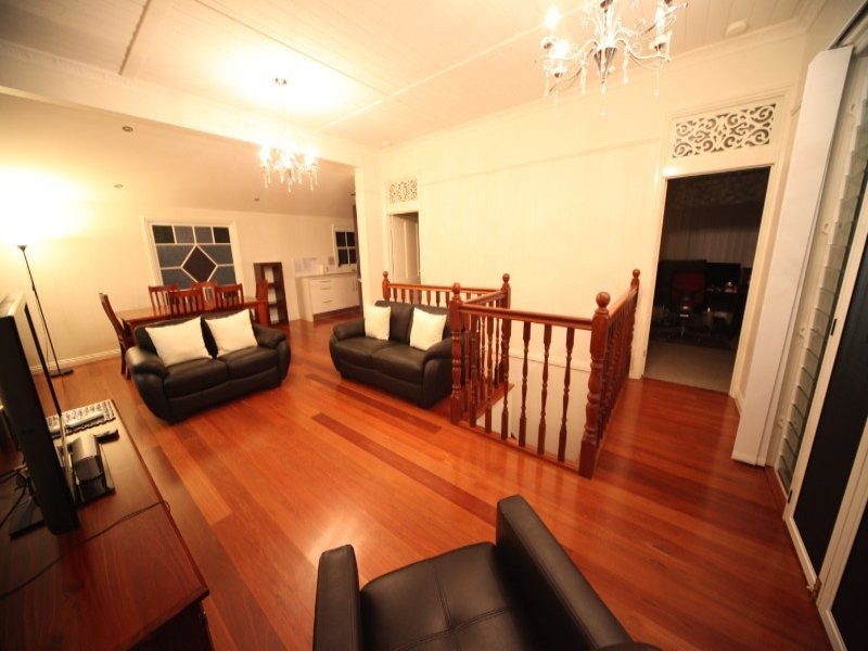 12 Kings Road, Taringa QLD 4068