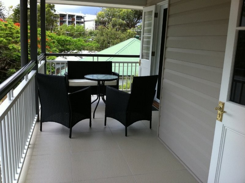 12 Kings Road, Taringa QLD 4068