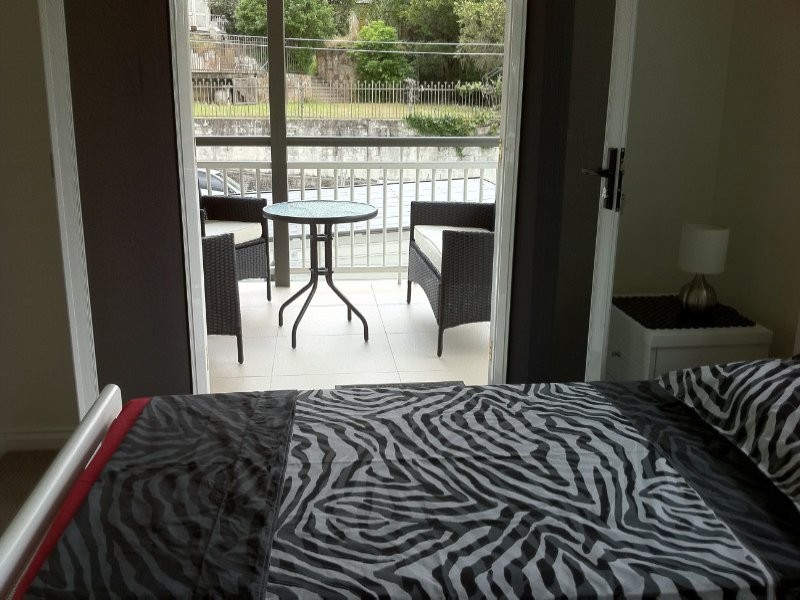 12 Kings Road, Taringa QLD 4068