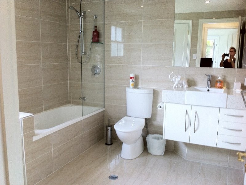 12 Kings Road, Taringa QLD 4068