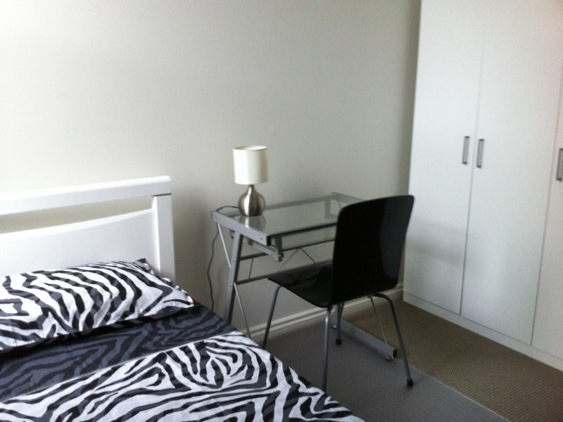 12 Kings Road, Taringa QLD 4068