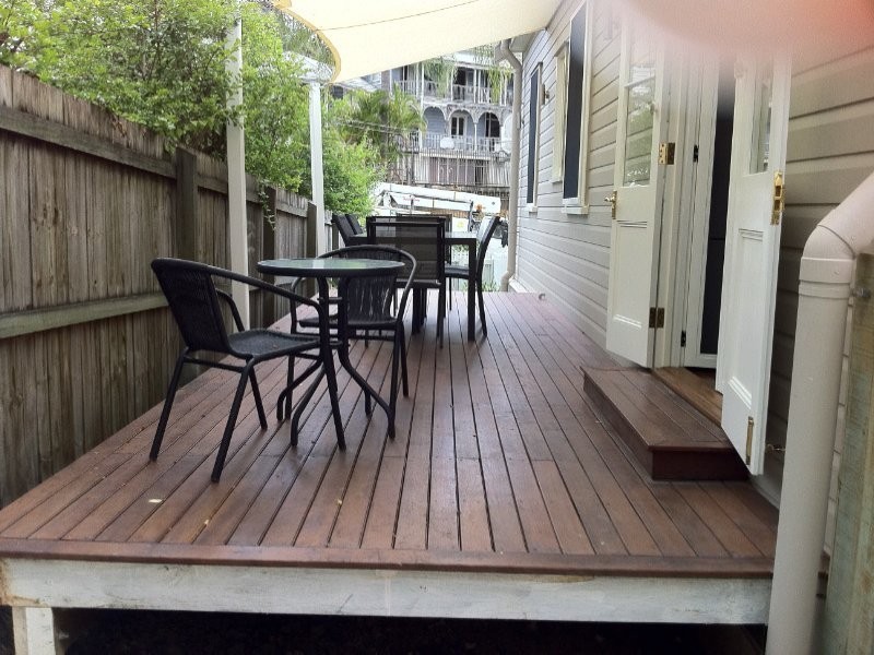 12 Kings Road, Taringa QLD 4068