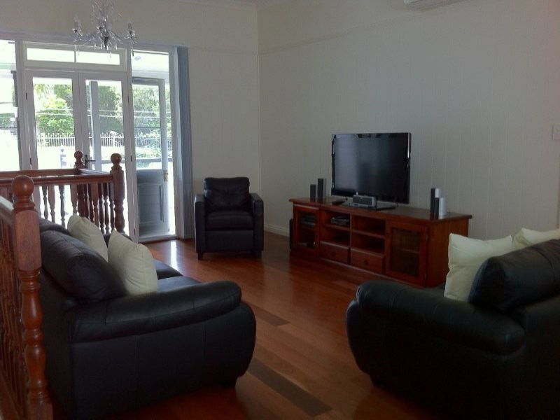 12 Kings Road, Taringa QLD 4068