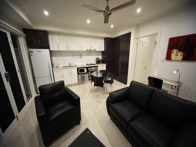 1 12 Kings Road, Taringa QLD 4068
