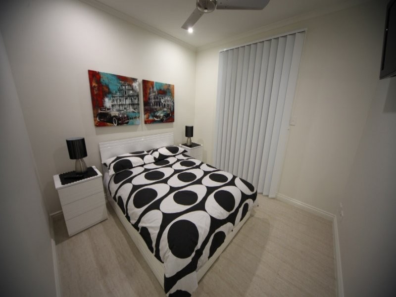 1 12 Kings Road, Taringa QLD 4068