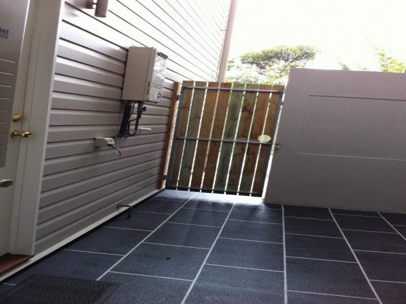1 12 Kings Road, Taringa QLD 4068