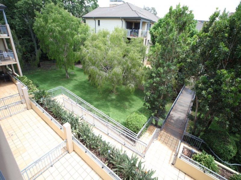 300 Sir Fred Schonell Drive, St Lucia QLD 4067