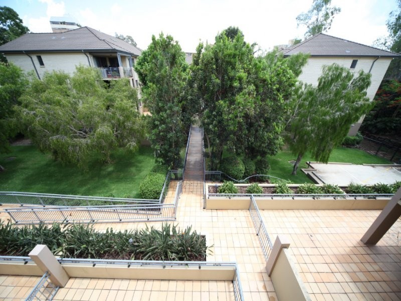 300 Sir Fred Schonell Drive, St Lucia QLD 4067