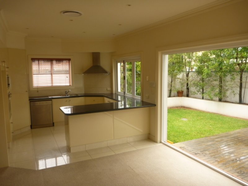 1/32 Oak Ave, Surfers Paradise QLD 4217