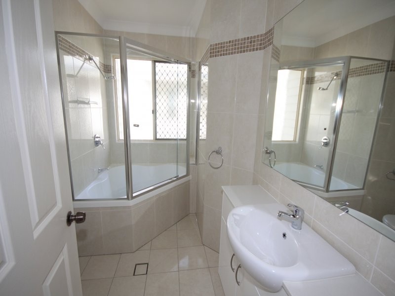 19 Vincent Street, Indooroopilly QLD 4068