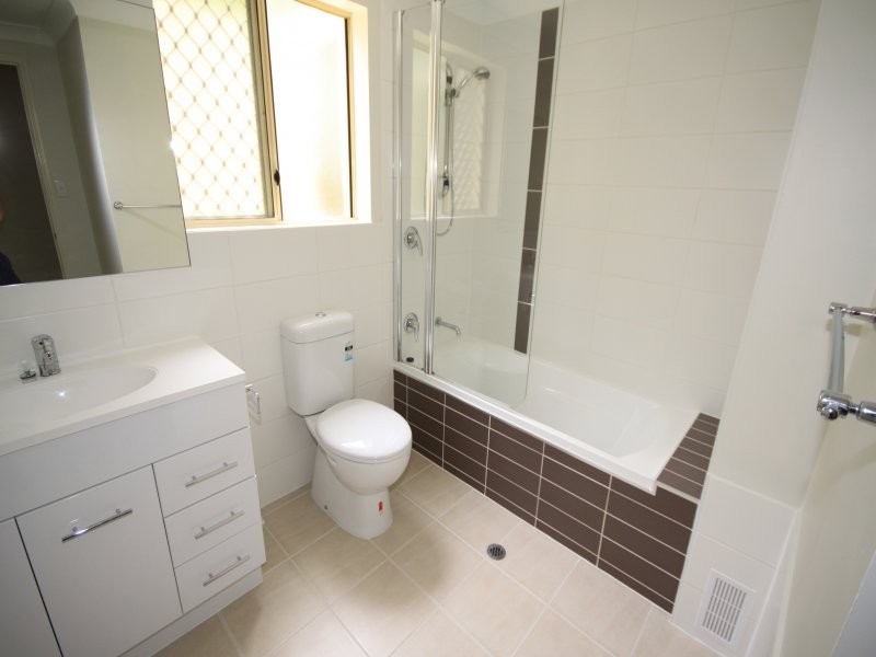 52 Mitre Street, St Lucia QLD 4067