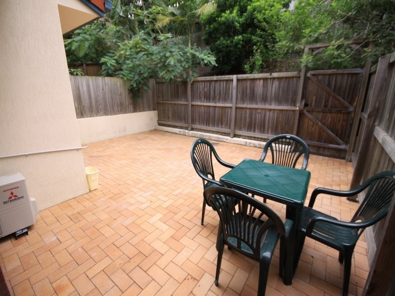 52 Mitre Street, St Lucia QLD 4067