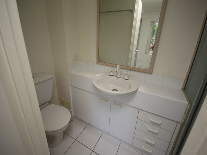 214 Sir Fred Schonell Drive, St Lucia QLD 4067