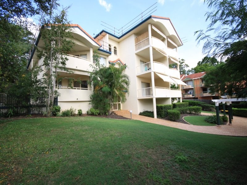 52 Mitre Street, St Lucia QLD 4067
