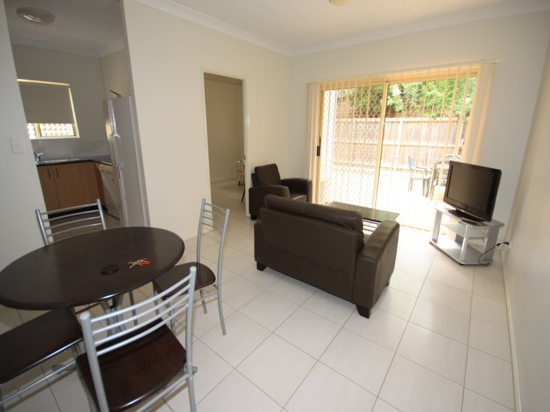 52 Mitre Street, St Lucia QLD 4067