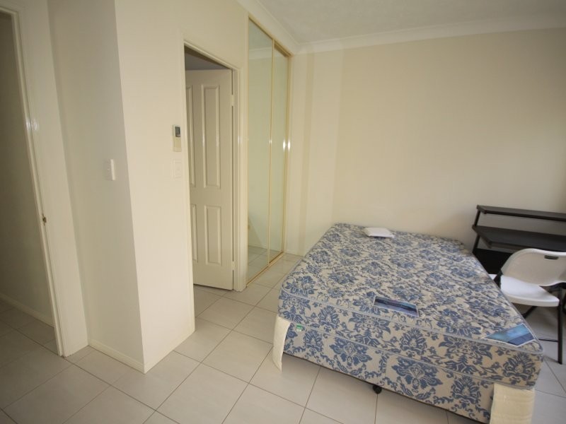 52 Mitre Street, St Lucia QLD 4067