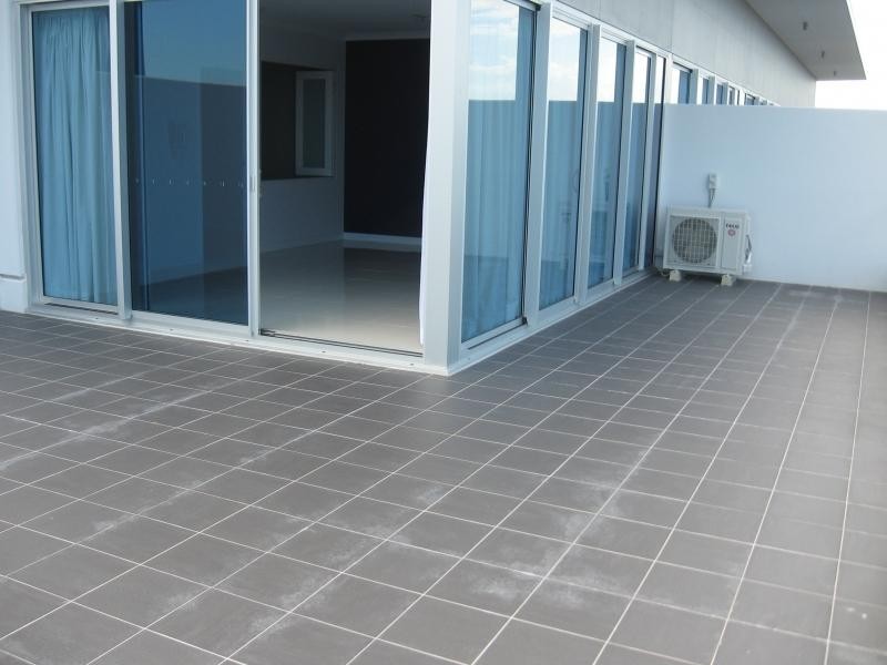 33-37 Madang Crescent, Runaway Bay QLD 4216