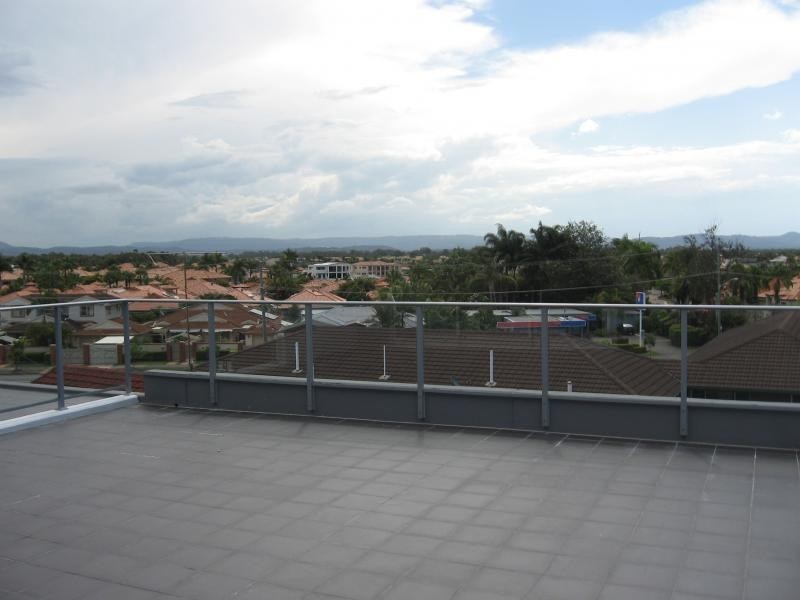 33-37 Madang Crescent, Runaway Bay QLD 4216