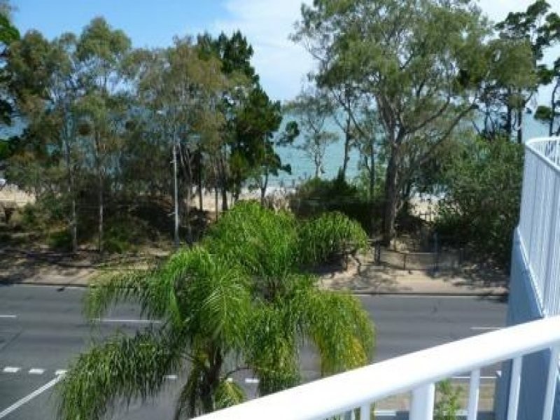 10/458 The Esplanade, Torquay QLD 4655