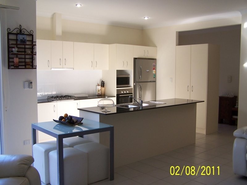 71 Elizabeth st, Urangan QLD 4655