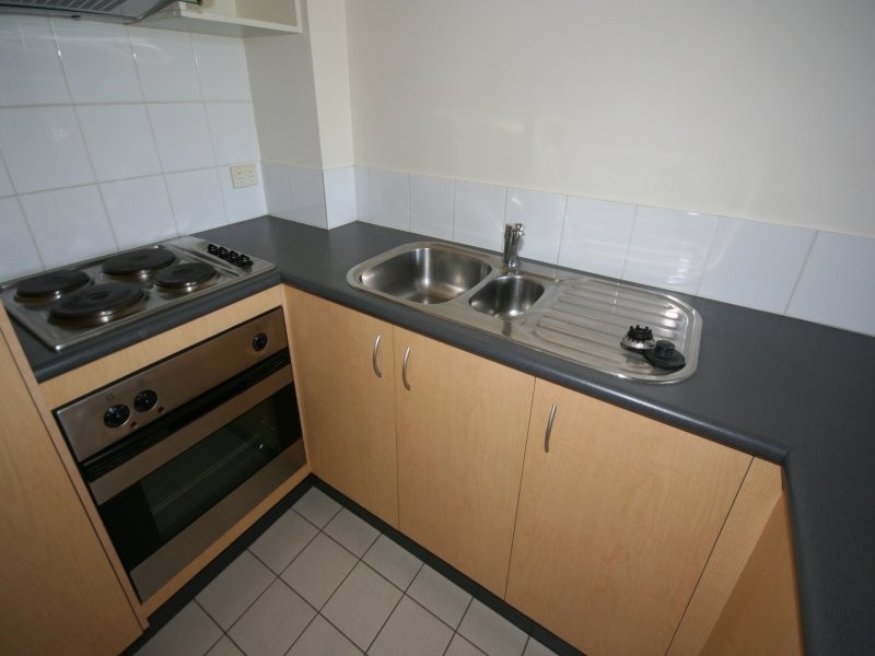 Unit 1 / 300 Sir Fred Schonell Drive, St Lucia QLD 4067