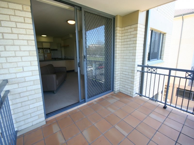 Unit 1 / 300 Sir Fred Schonell Drive, St Lucia QLD 4067